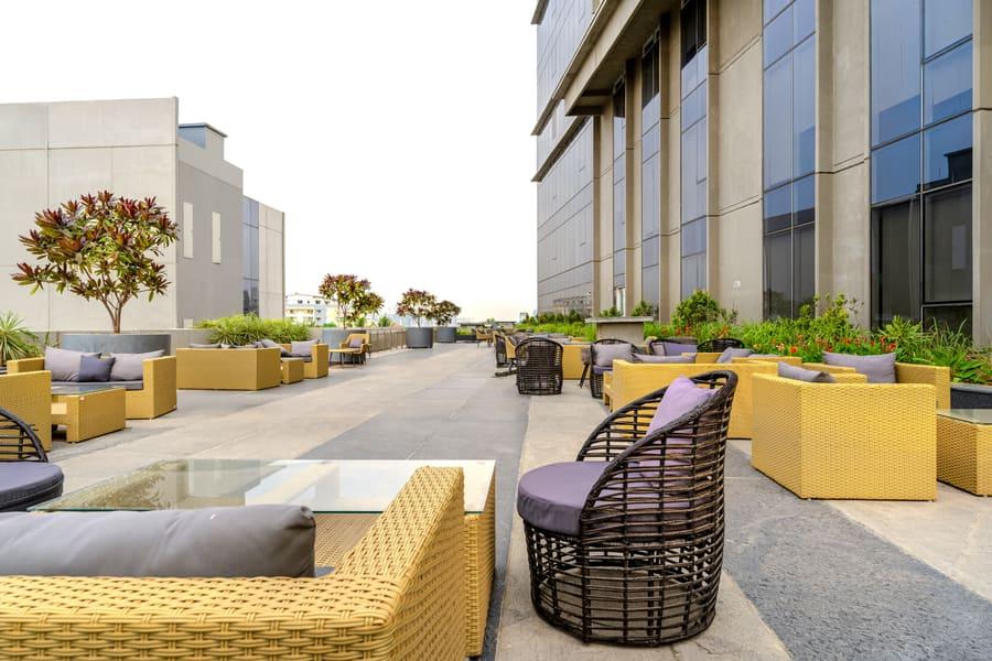 Landscaped outdoor courtyard at a Smartworks campus